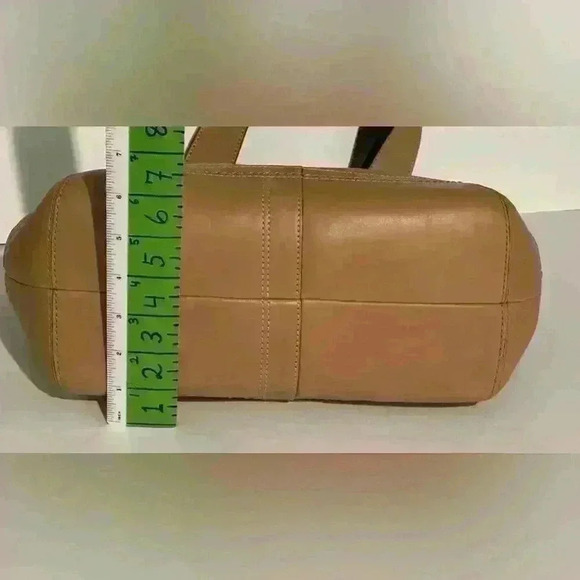 A vintage tan Coach camel leather soho bag./tote bag. - Picture 5 of 12